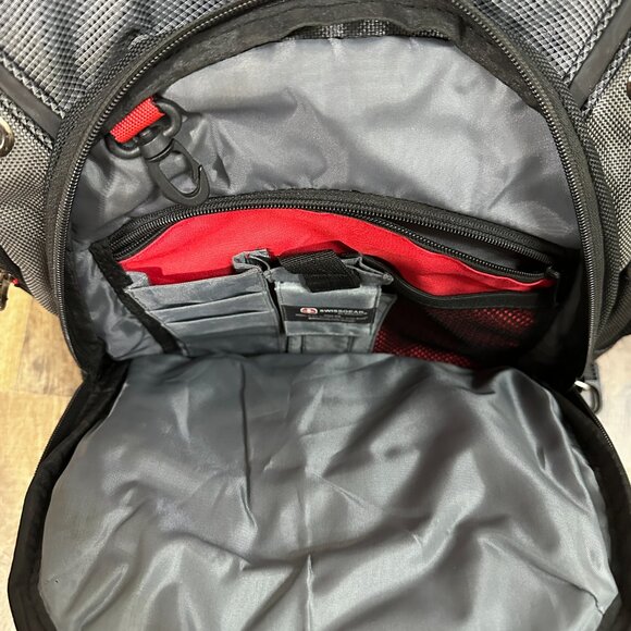 Swiss Gear by Wenger Synergy Pro 16" Laptop Backpack Business - EXCELLENT - Picture 12 of 14